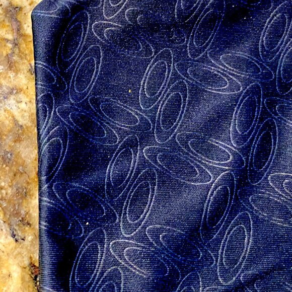 Oakley White Sunglasses Clamshell Case Textured Clean Cloth Bag Protection EUC - Picture 10 of 13